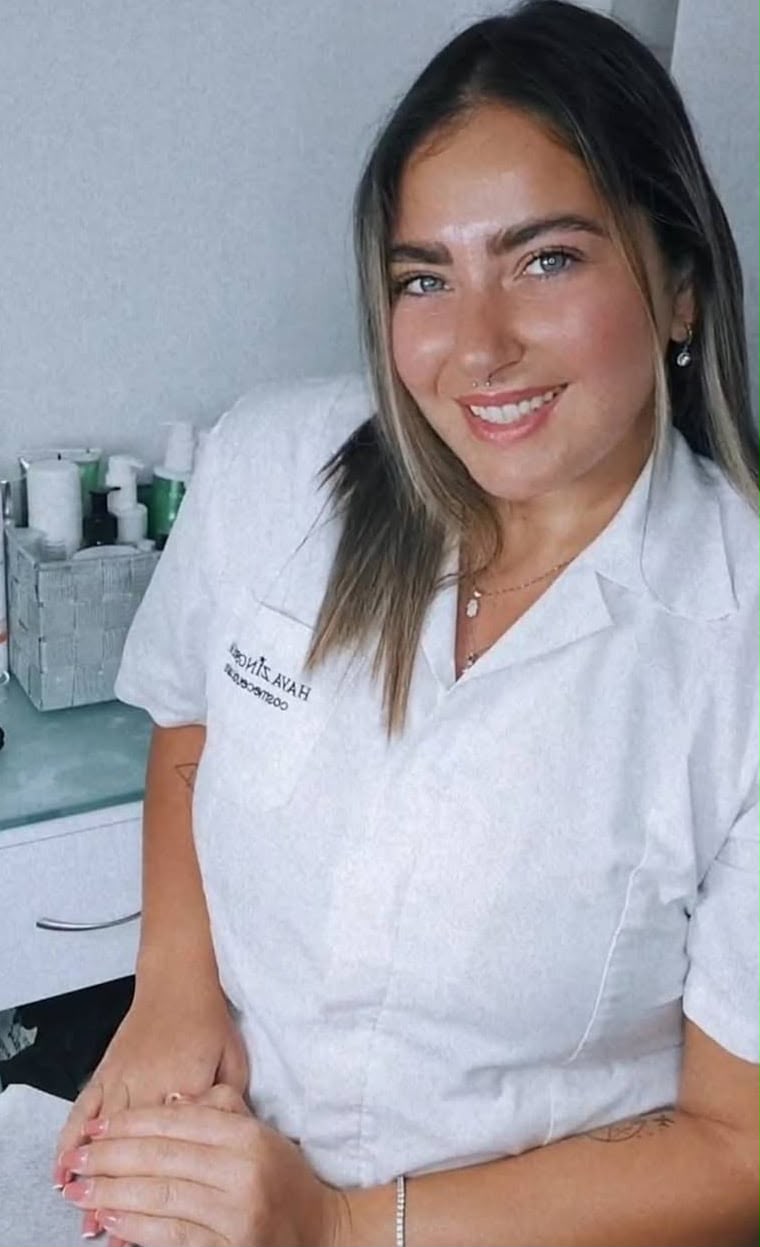 Linoy, founder of Lini's Cosmetics